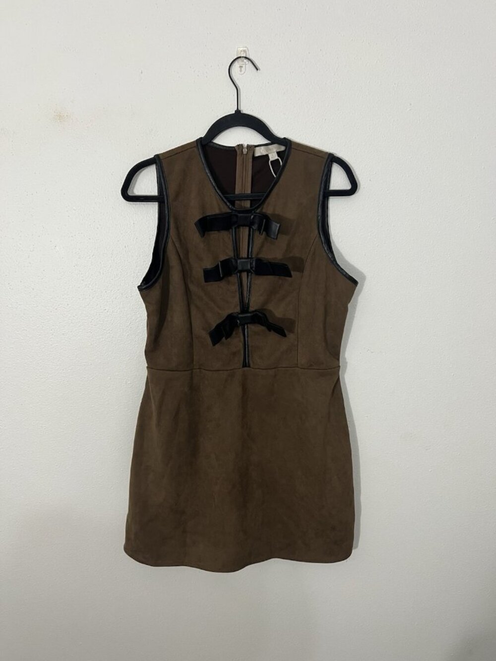 Flat White Faux Suede Sleeveless Bow Trim Mini Dress Size Large Brown Black